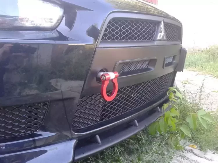 Буксировочный крюк Lancer X